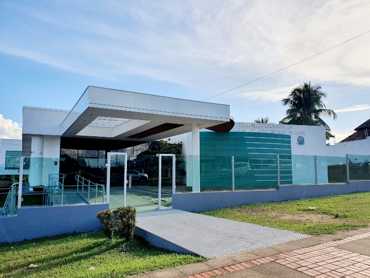 CRM-AC encaminha denúncia ao Ministério Público sobre falso médico que atua como cirurgião plástico em Rio Branco